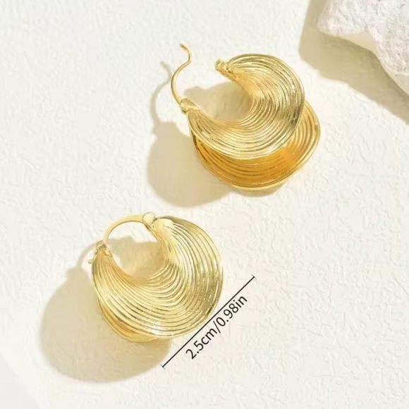 Zara 18K Gold color Crescent Hoop Earrings - Picture 4 of 8